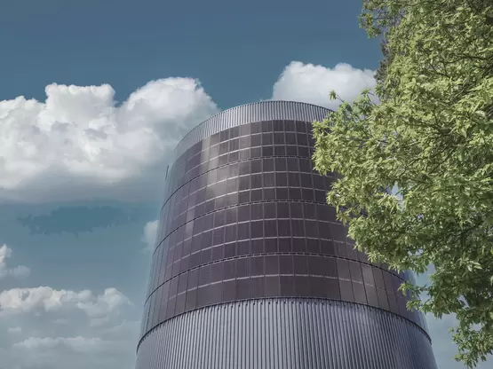 Wasserturm des Energiezentrums Rigi mit PV Anlage