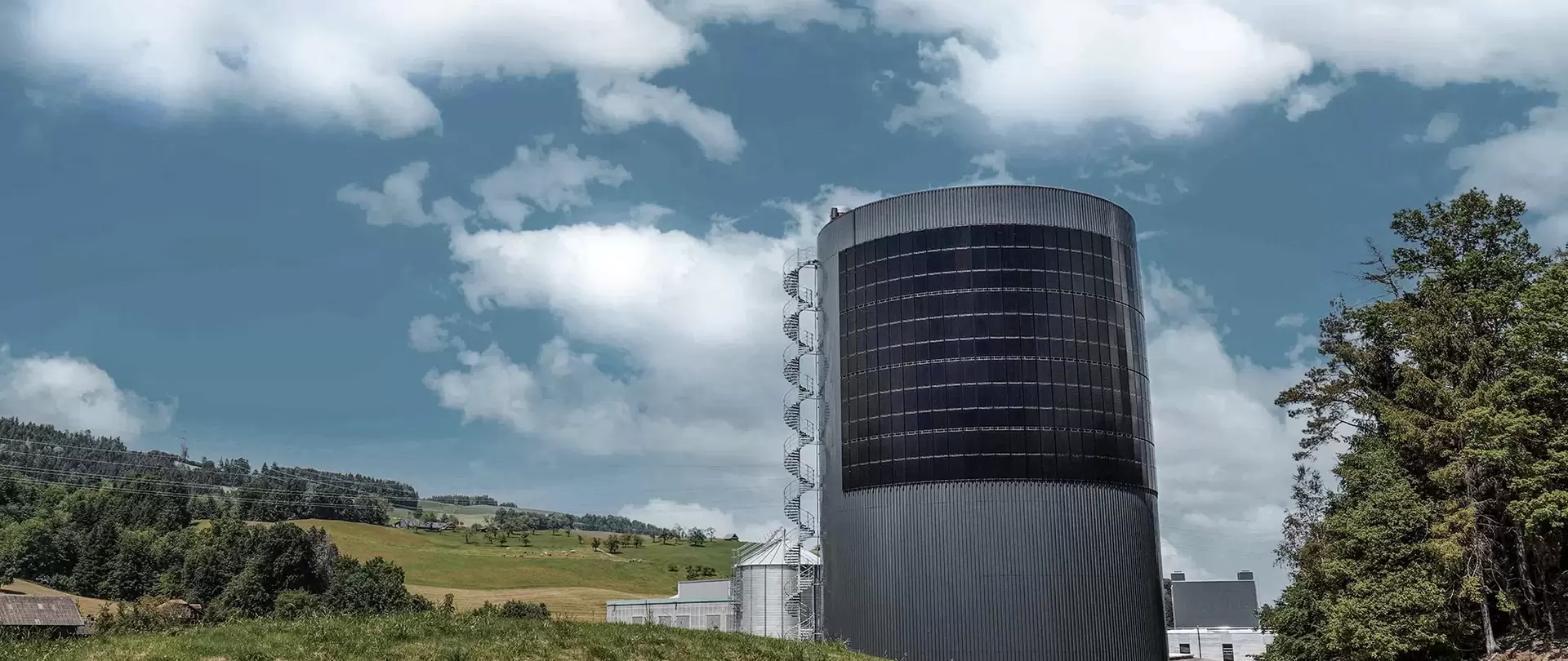 Wärmespeicher Turm mit PV-Anlage